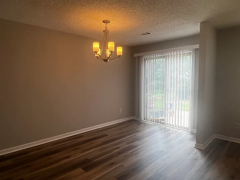 1000 Maple Valley Ct — Photo 5