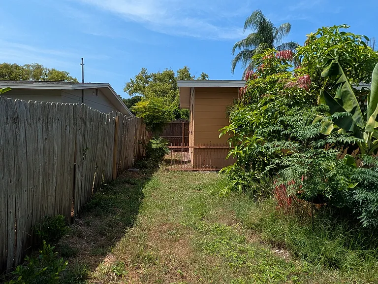 10237 62nd Ter — Photo 17