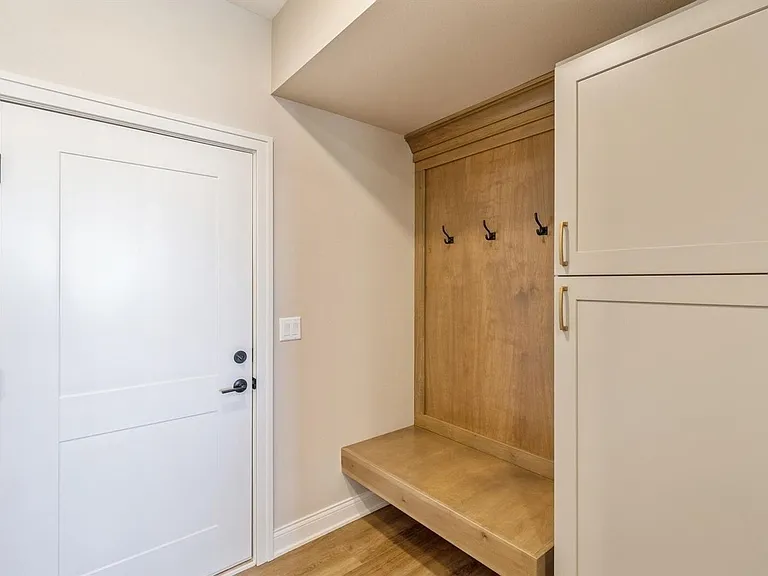 2103 Lacey Dr — Photo 9