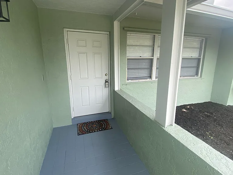 1317 Willow Rd — Photo 2