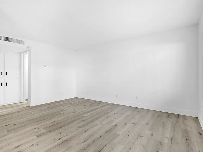 Shelfield Apartments — Photo 17