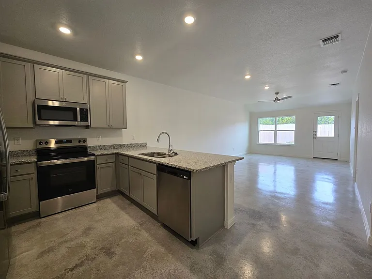 807 Wax Myrtle Ct #A/B — Photo 5