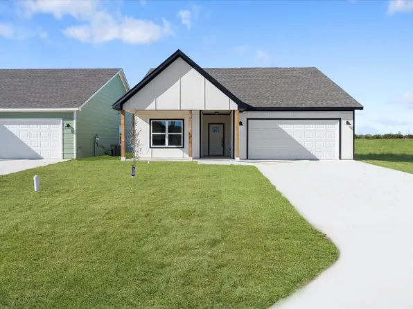 323 N Helton St, Randolph, TX 75475