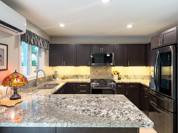 3rd image of 76-6160 Plumeria Rd