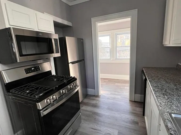 1104 Fennimore St — Photo 11