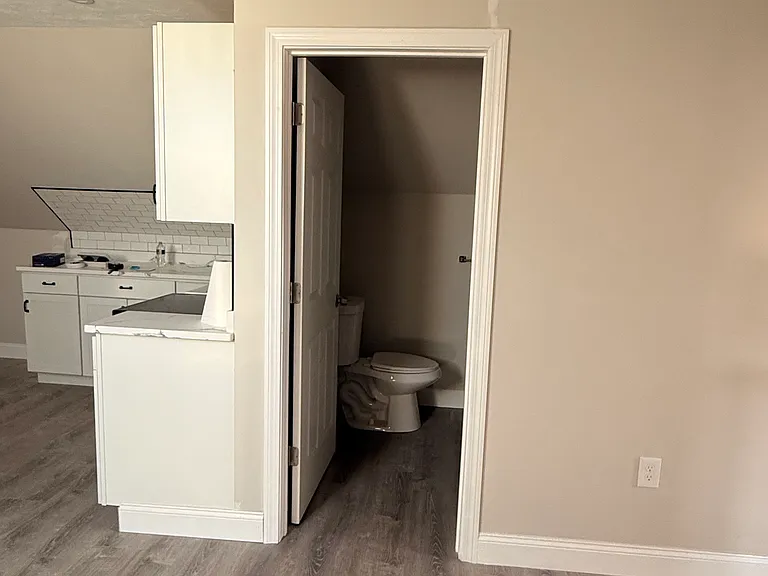 27-29 Emma St #3 — Photo 16