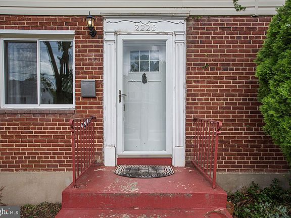 4th image of 2220 Dartmouth Dr