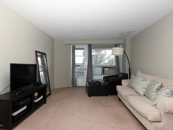 3rd image of 71 Strawberry Hill Ave APT 504