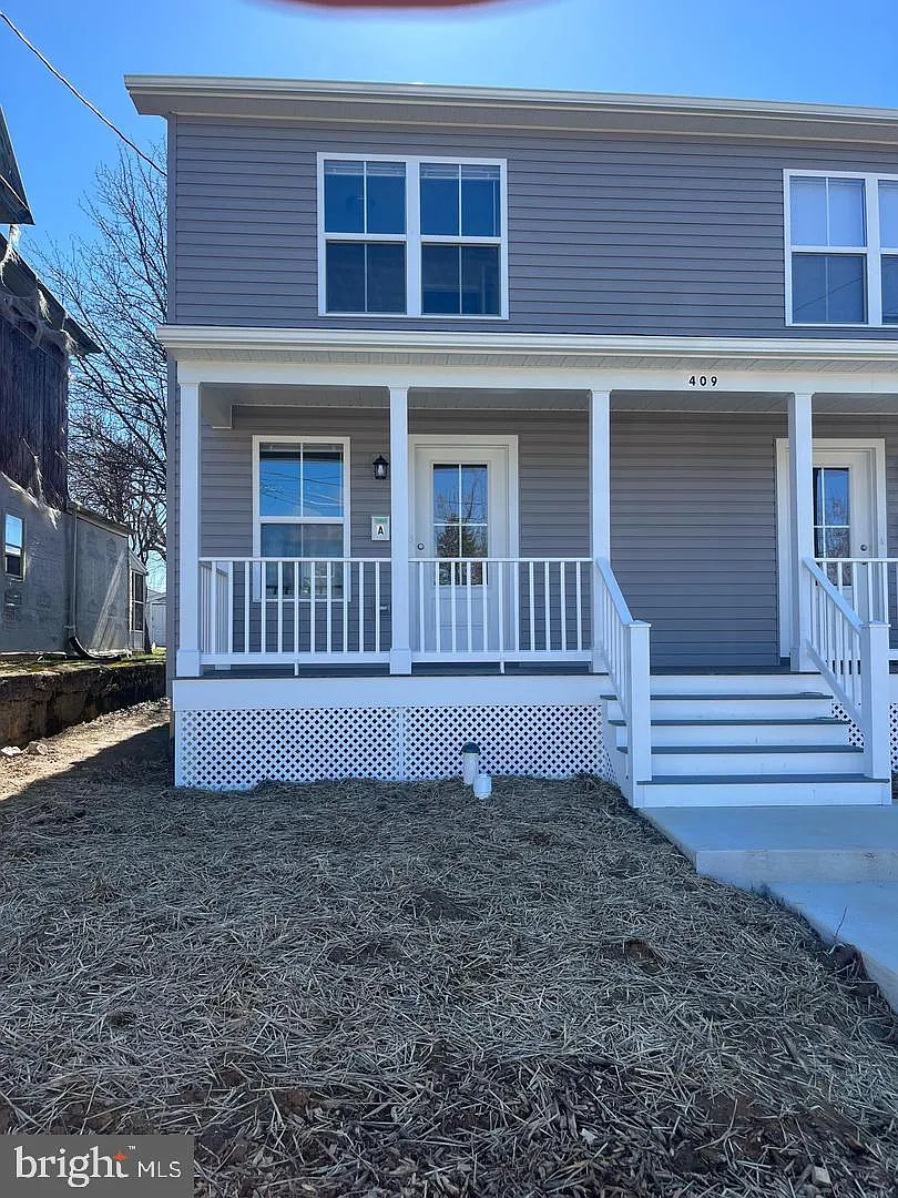 3 bed, 2.5 bath, 1650 sqft, $1,700 — Photo 1