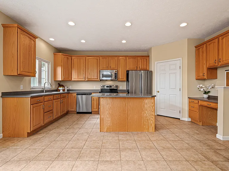 208 Village Pl — Photo 17