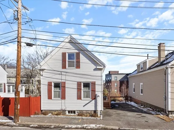 90 Flint St, Salem, MA 01970