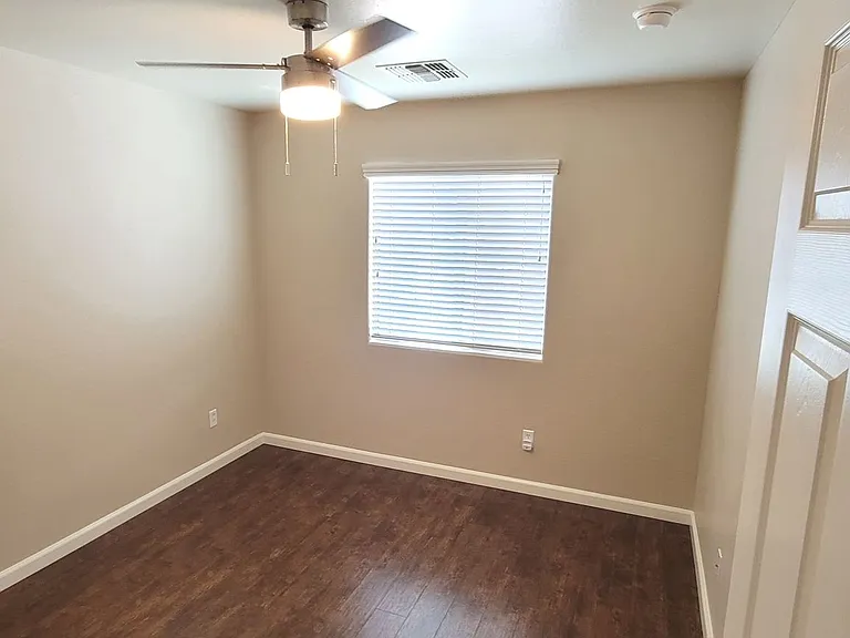 1814 W Desert Hills Dr — Photo 8