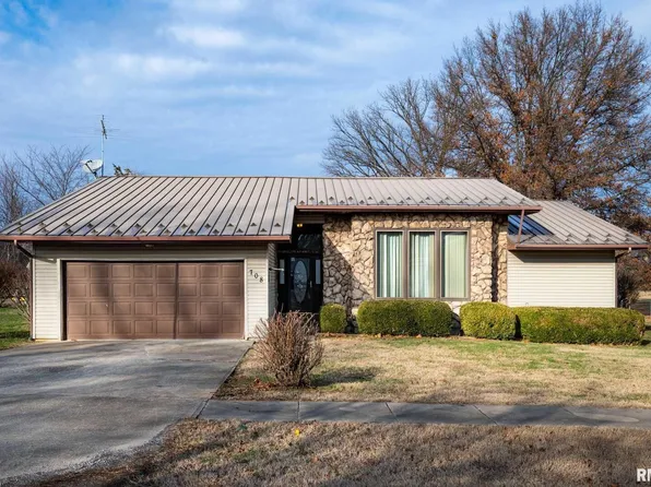 708 Pawnee Dr, Du Quoin, IL 62832