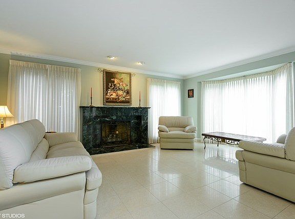 3rd image of 1579 Roanoke Ct