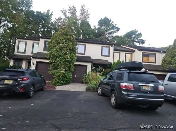 75 Five Crown Royal, Marlton, NJ 08053