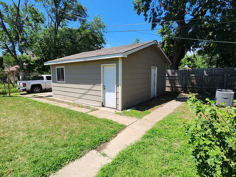 1209 N Jefferson Ave — Photo 11