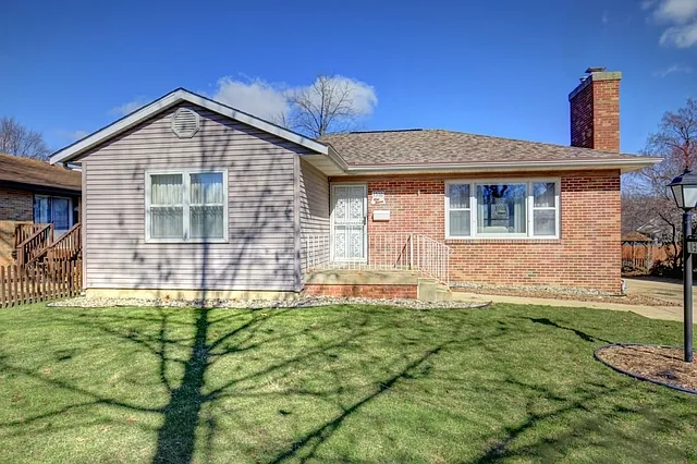 1310 W Hill St photo 1