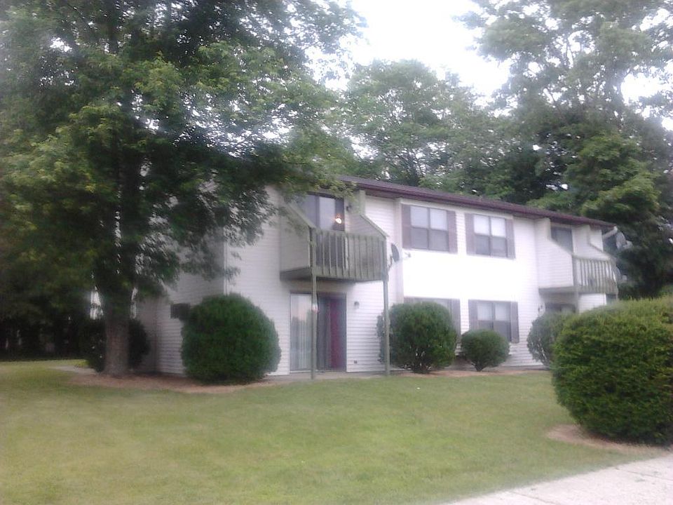 1st image of 335 Oxford Ct APT 3