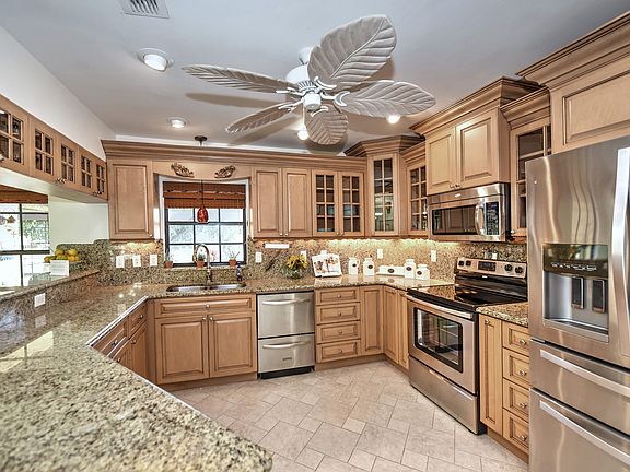 14-Custom Kitchen_12142022