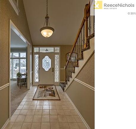 Soaring Ceilings greet you!