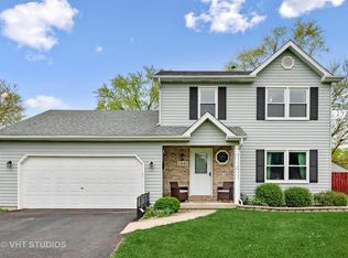 1440 Randall Ct, Aurora, IL 60506