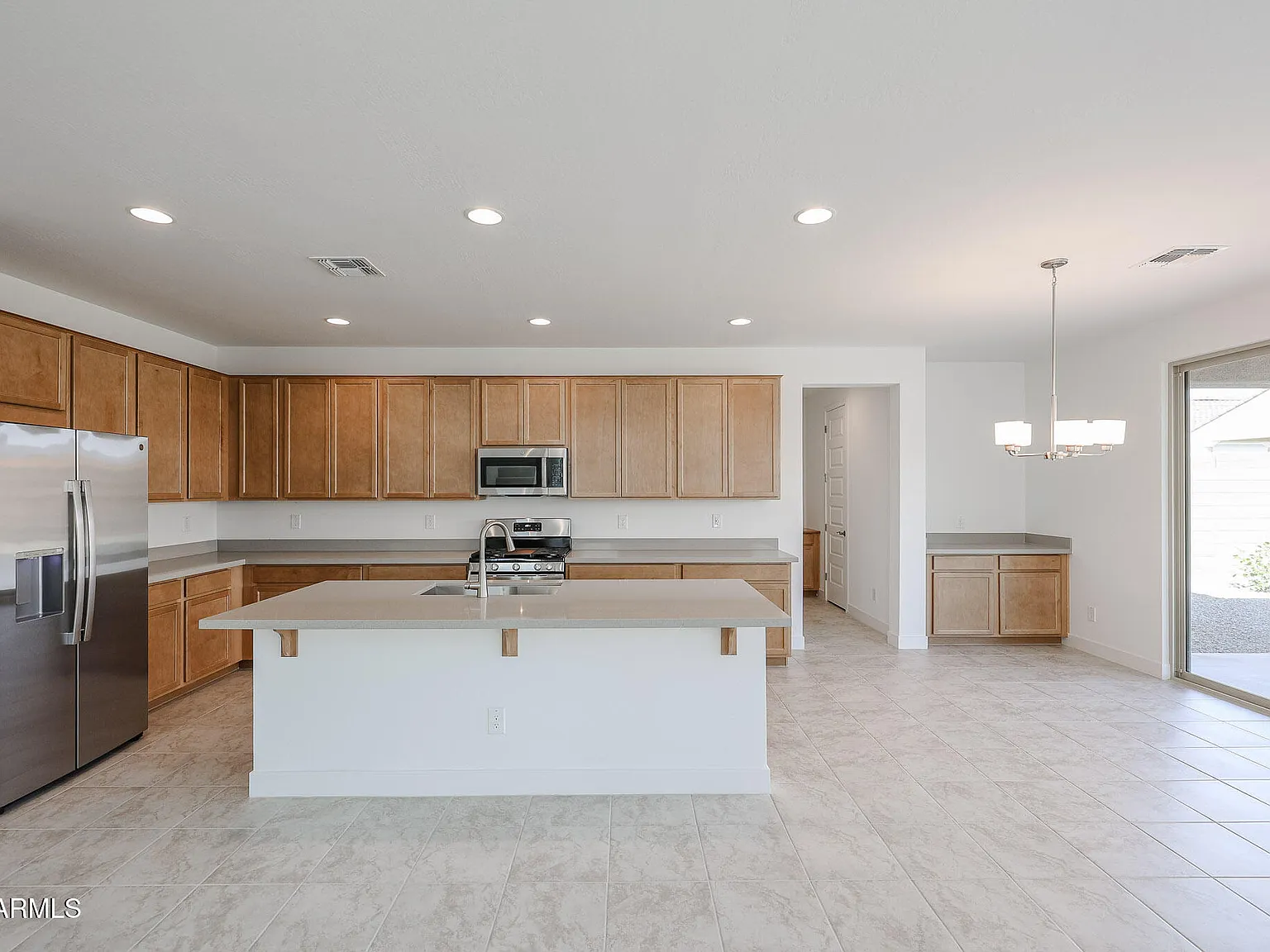5 bed, 3.0 bath, 1949 sqft, $2,550 — Photo 2