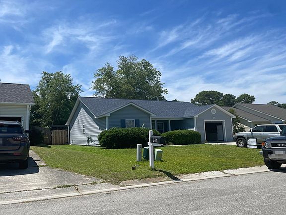 3rd image of 612 Tisbury Ln