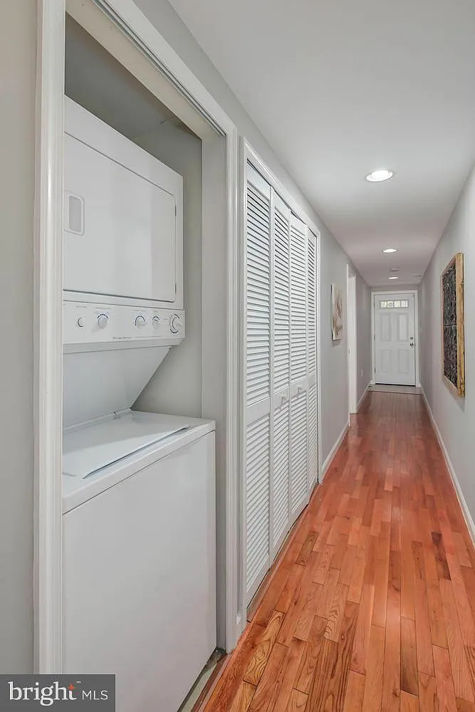 2 bed, 1027 sqft, $3,100 — Photo 3