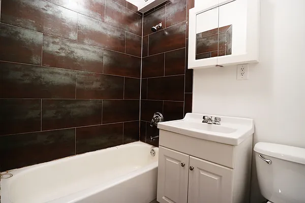 Rented by City Connections Realty | media 19