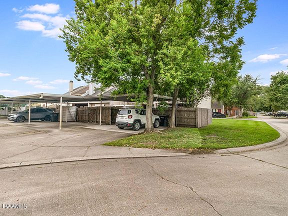 3rd image of 245 Woodland Cir
