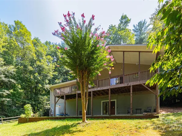 401 Silver Fox Ln, Pisgah Forest, NC 28768