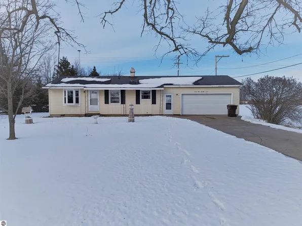 4177 E Rosebush Rd, Rosebush, MI 48878