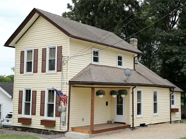 8210 Maple Ave, Garrettsville, OH 44231