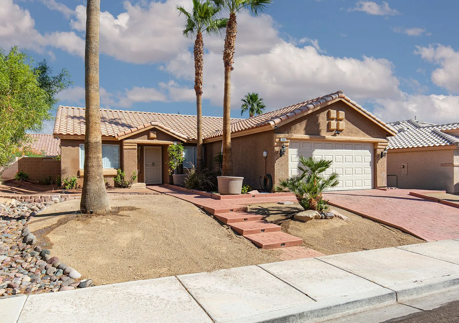 NW single story with four bedrooms and large backyard — Photo 1