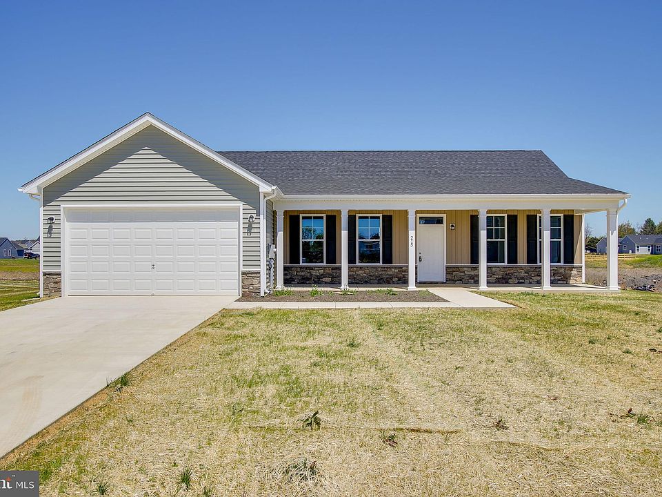 Friemont - 14 Briarcrest Circle - Community Nadenbousch Pines