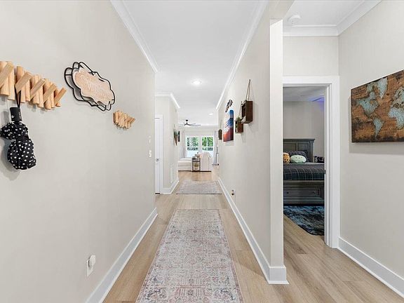 3rd image of 633 W Pope Rd