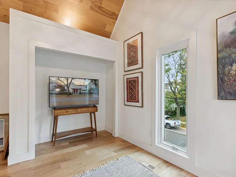 372 W Brown St #3 — Photo 18