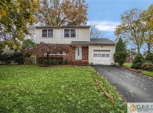 5 Roosevelt Dr, Middlesex, NJ 08846