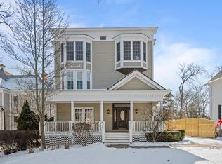 399 E Deerpath, Lake Forest, IL 60045