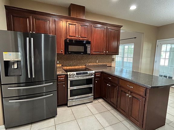 4th image of 274 Summertree Rd