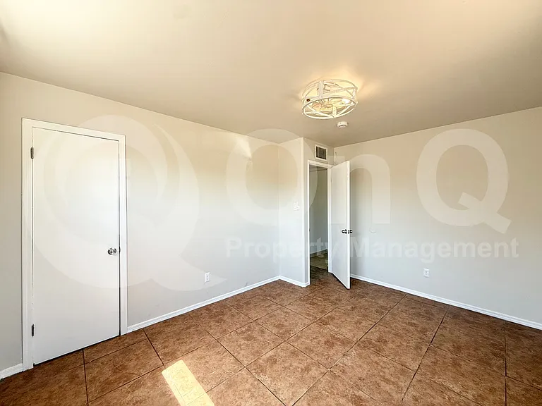 3026 W Pierce St — Photo 17