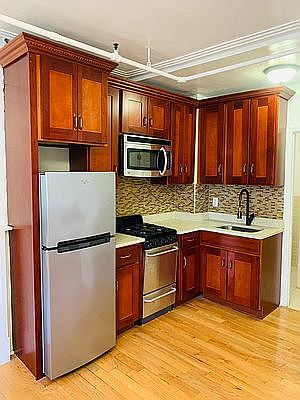 1st image of 558 Washington Ave APT 7