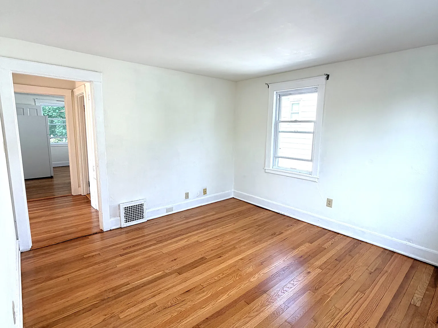 2 bed, 800 sqft, $2,200 — Photo 2
