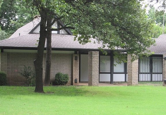 4th image of 2815 Meadowlark Ln