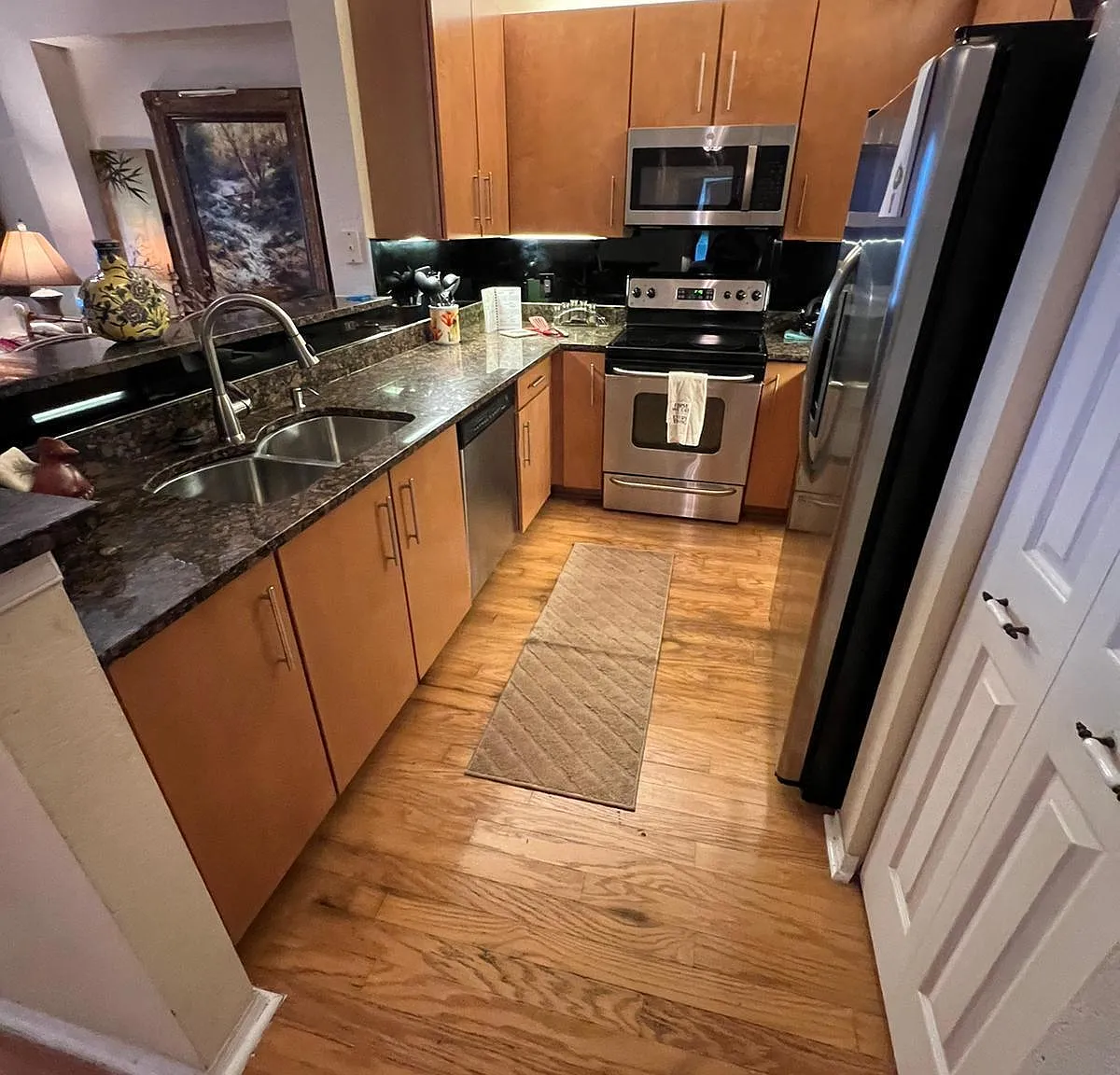 2 bed, 2.0 bath, 1334 sqft, $3,000 — Photo 3