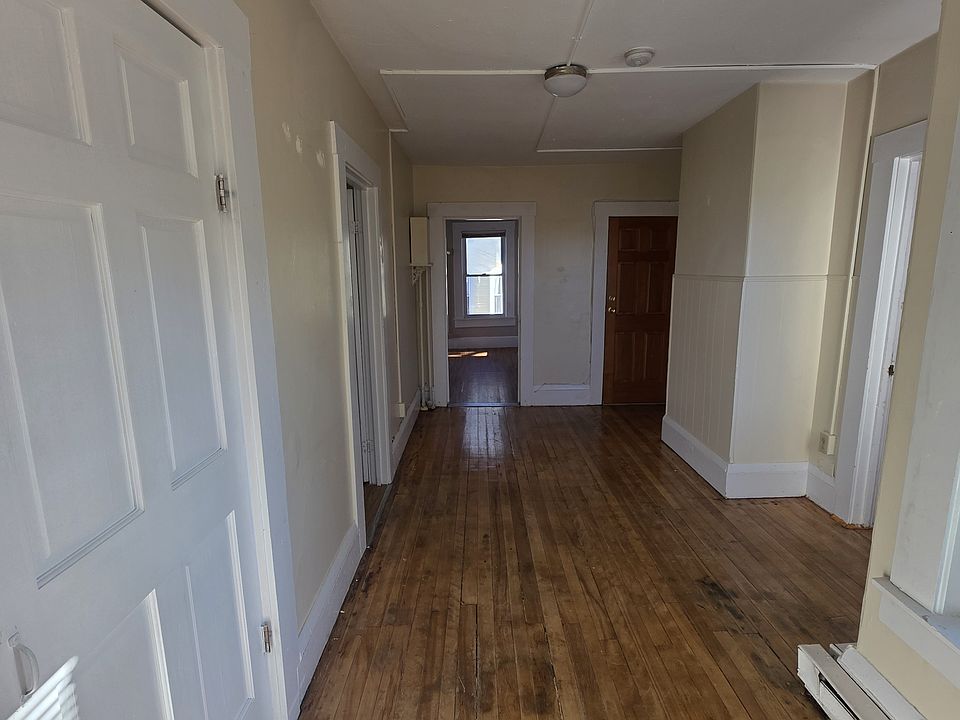 1st image of 207 Lincoln St APT 2