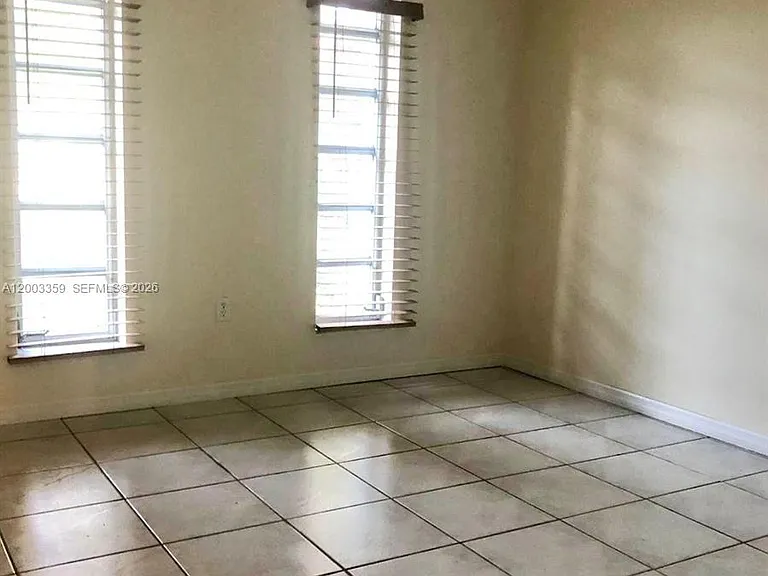 4900 SW 36th Ct — Photo 13