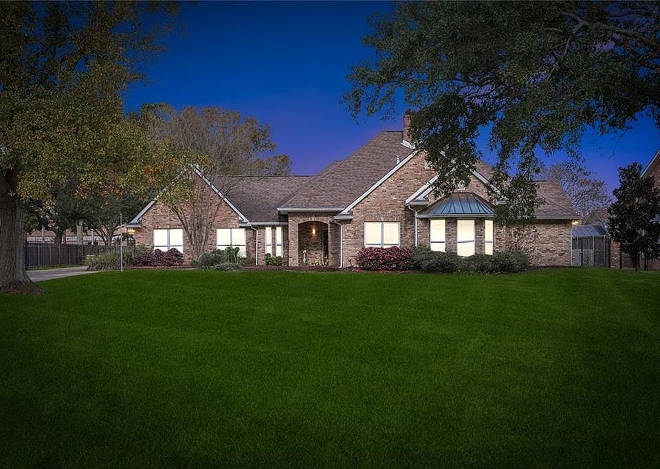1st image of 65 Elmwood Dr