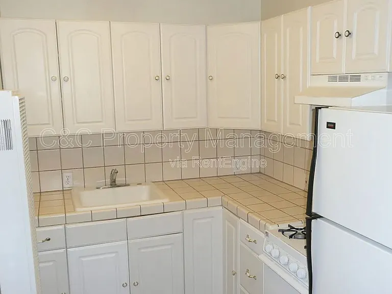 803 Laurel St #10 — Photo 2