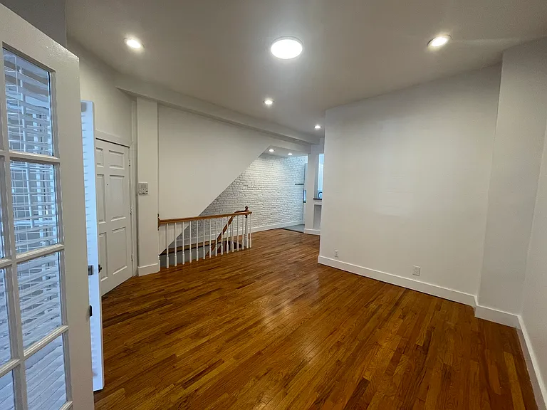 444 16th St #1 — Photo 8